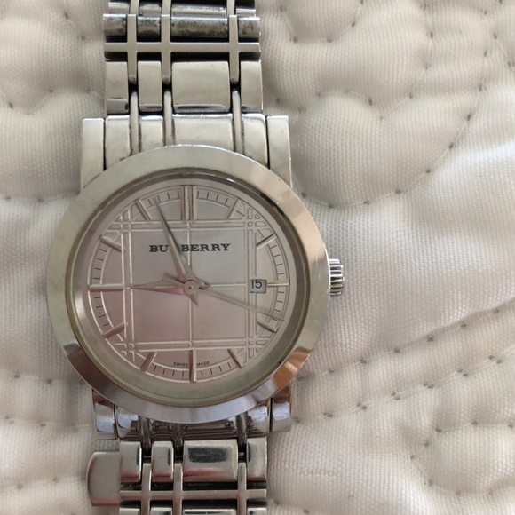 Burberry Silver Women's Watch Excellent Used Condition - Picture 4 of 5